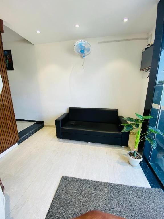Hotel Shree Sai Shirdi Exteriör bild